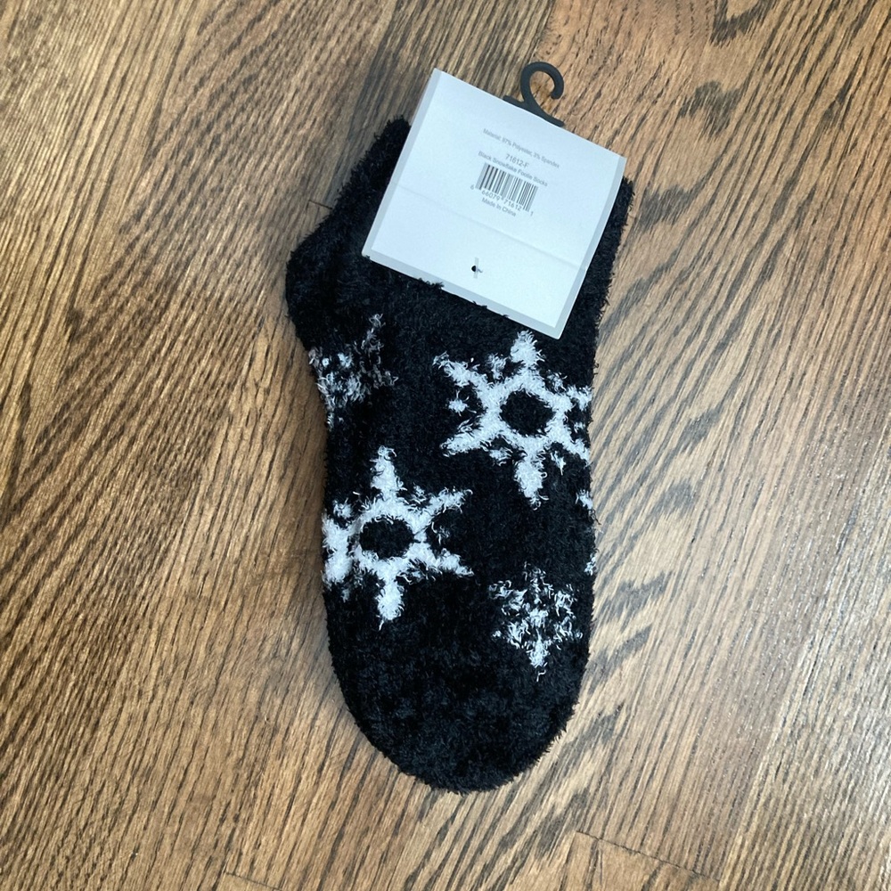 Mirabeau Black Snowflake Fuzzy Socks